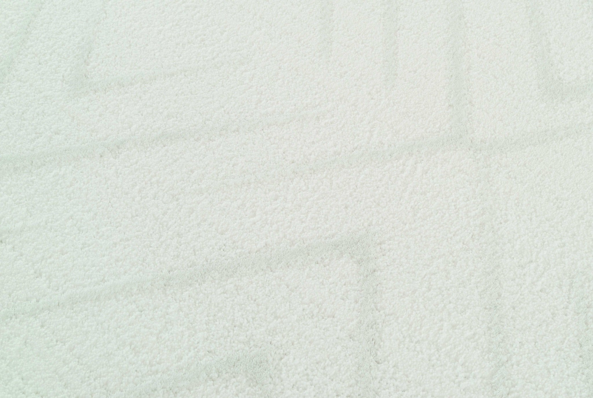 63" x 90" White Polyester / Olefin Area Rug