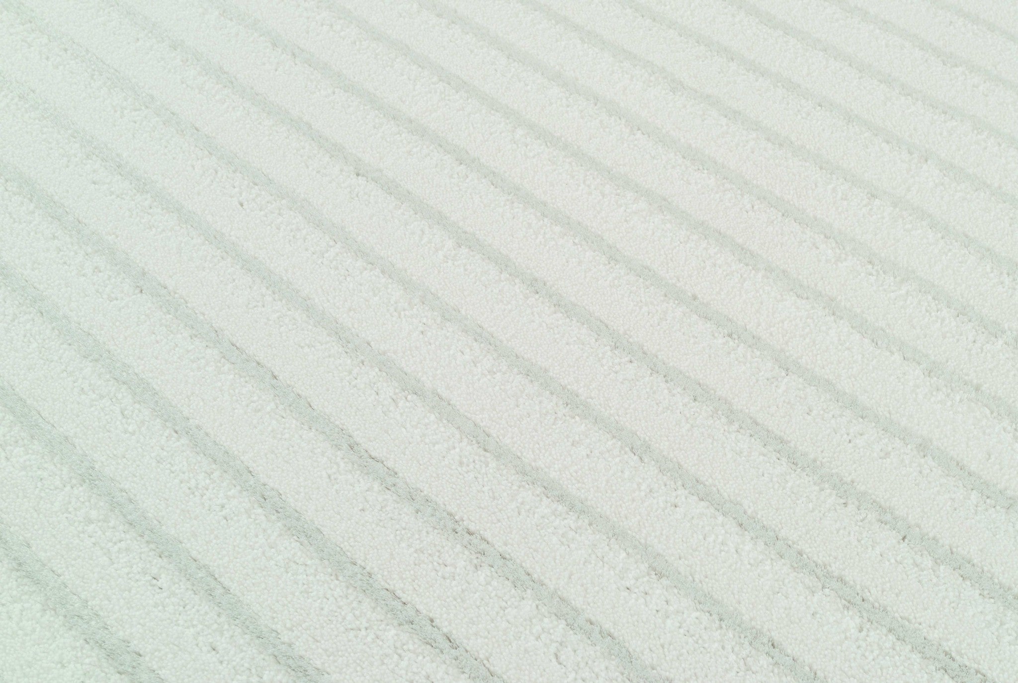 94" x 126" White Polyester / Olefin Oversize Rug