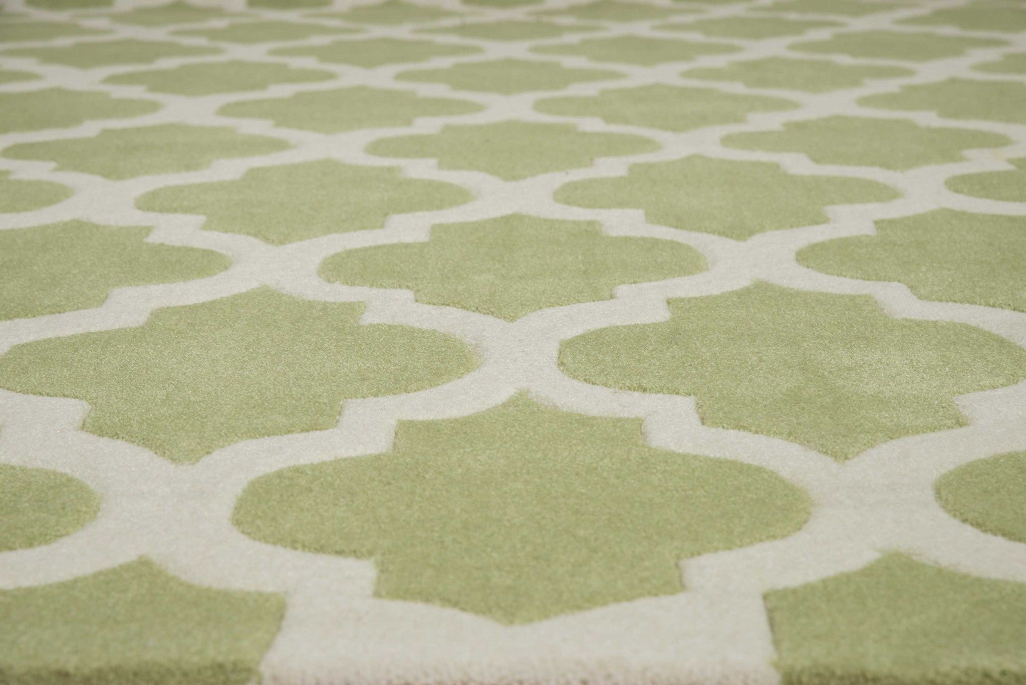 94" x 126" Green Polyester Oversize Rug