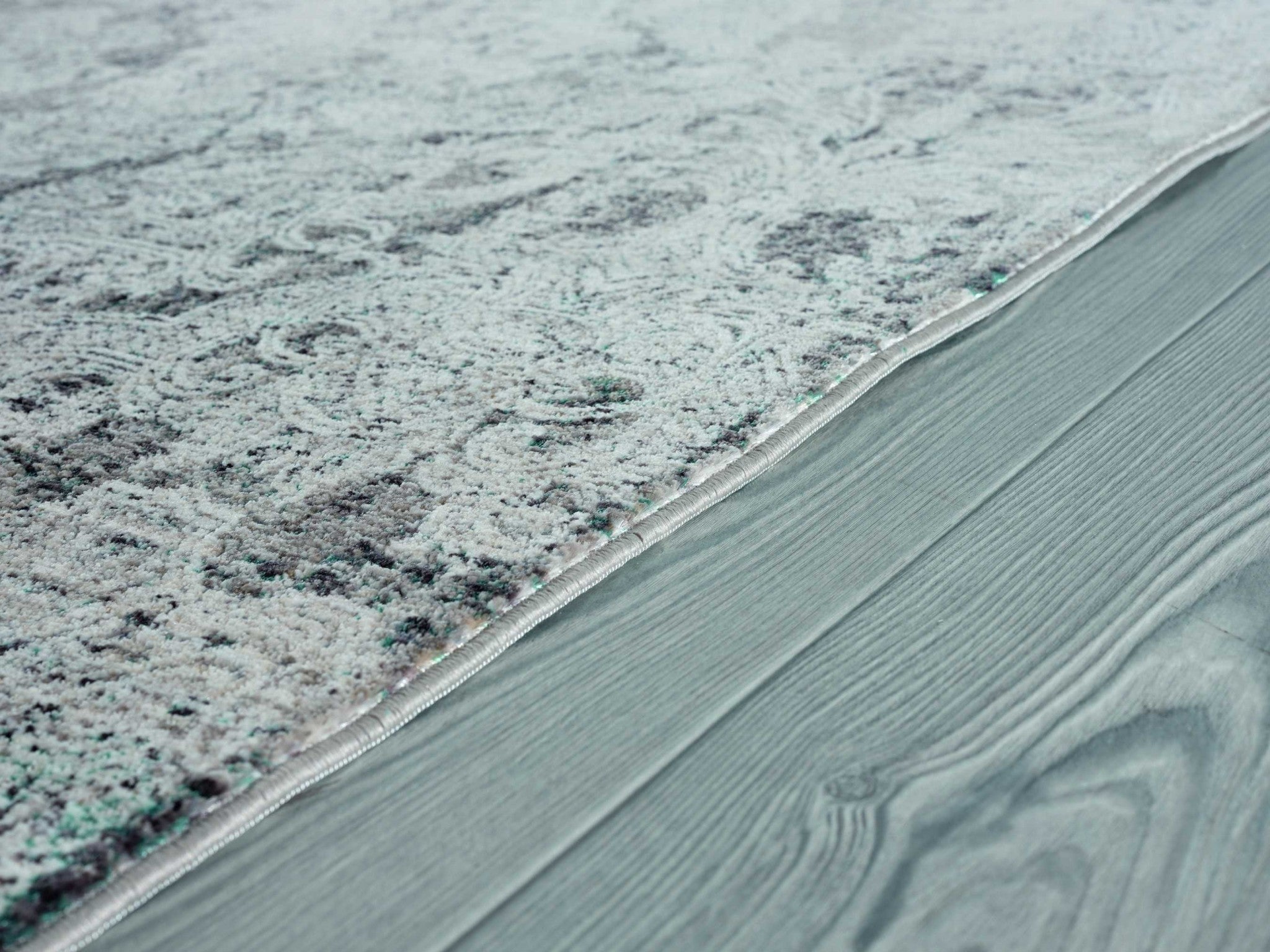 128" x 169" Turquoise Polyester Rug