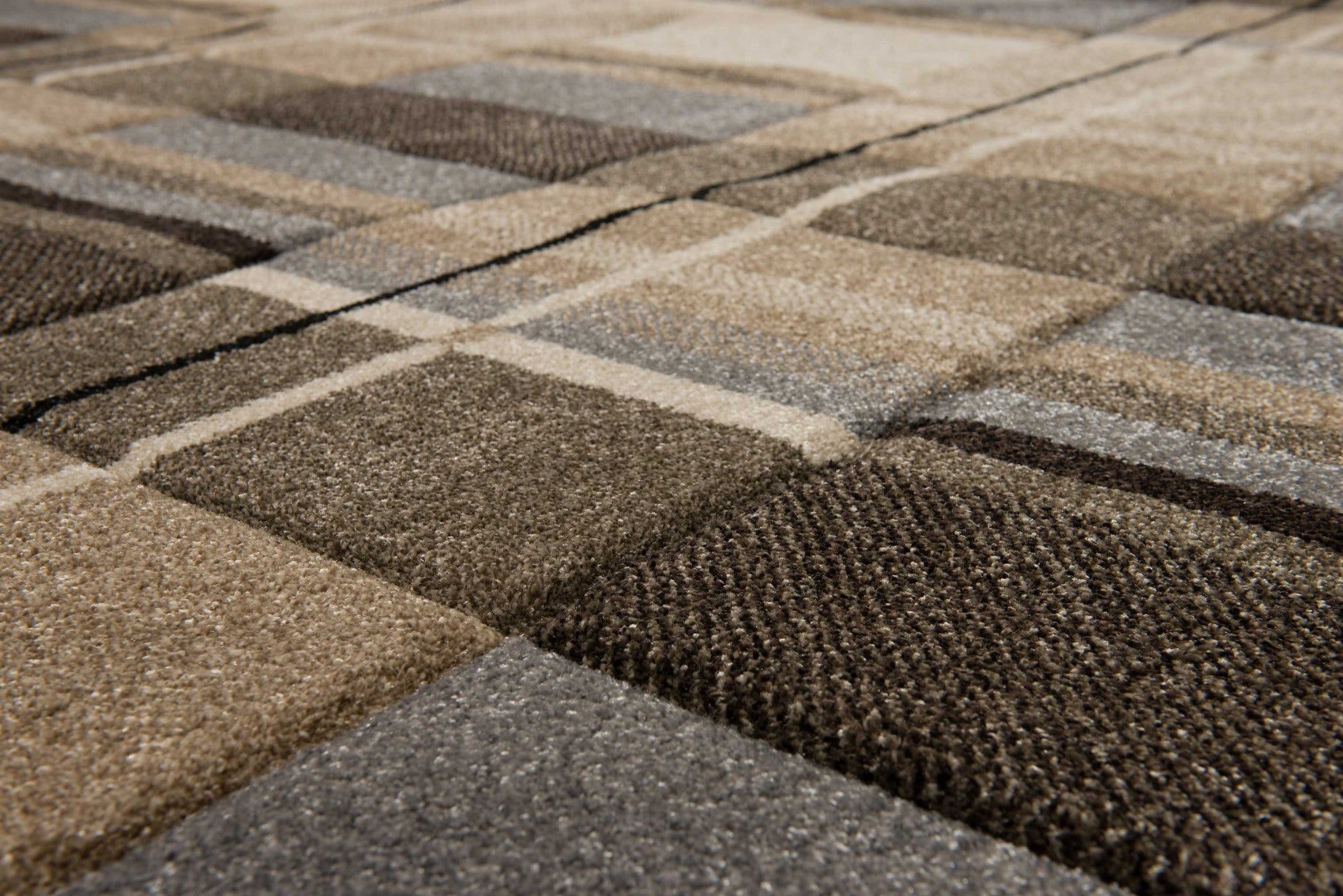 94" x 134" Grey Polypropylene Oversize Rug