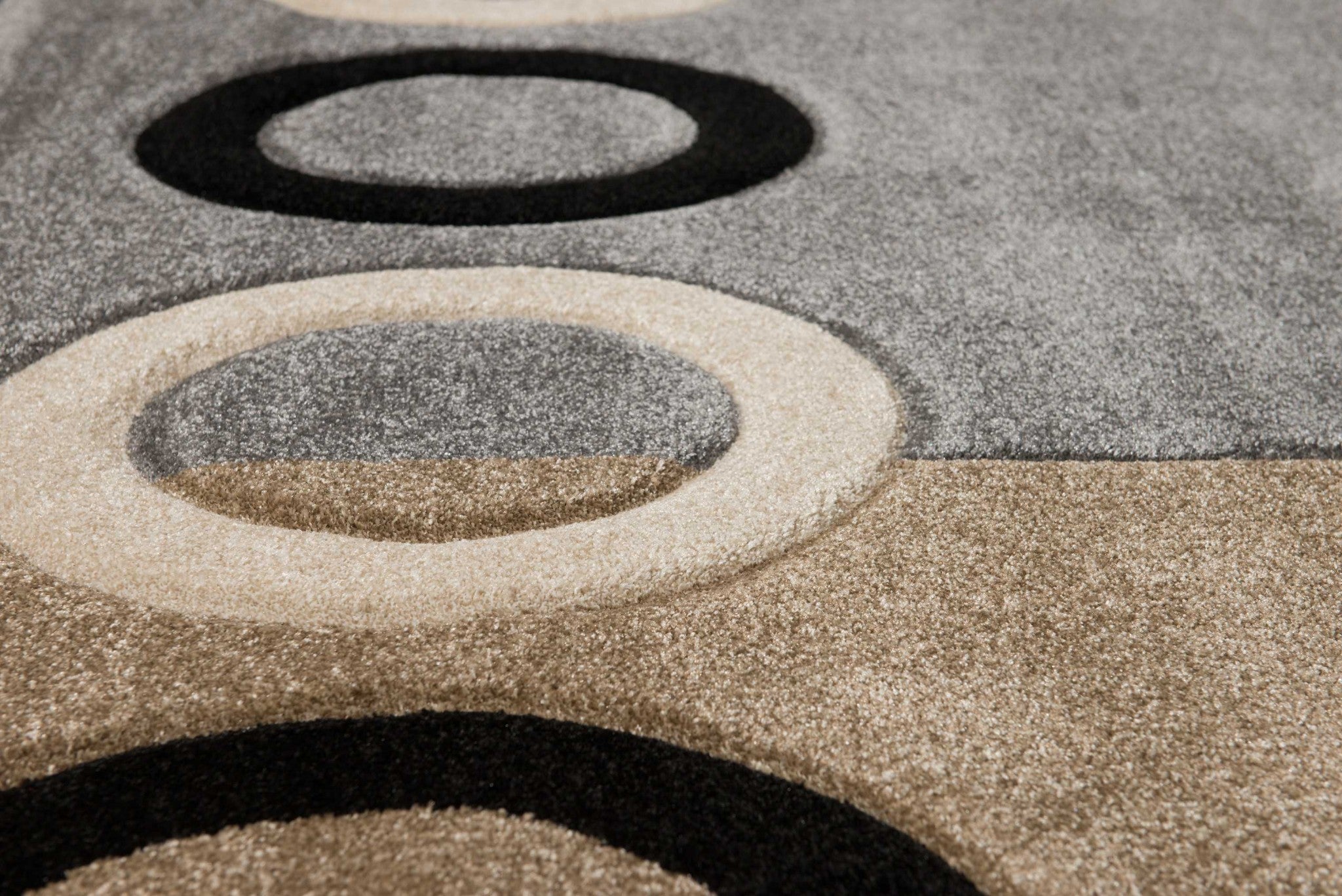 61" x 90" Grey Polypropylene Area Rug