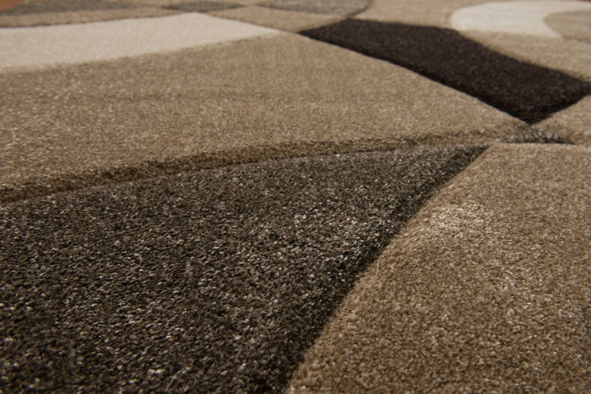 61" x 90" Beige Polypropylene Area Rug