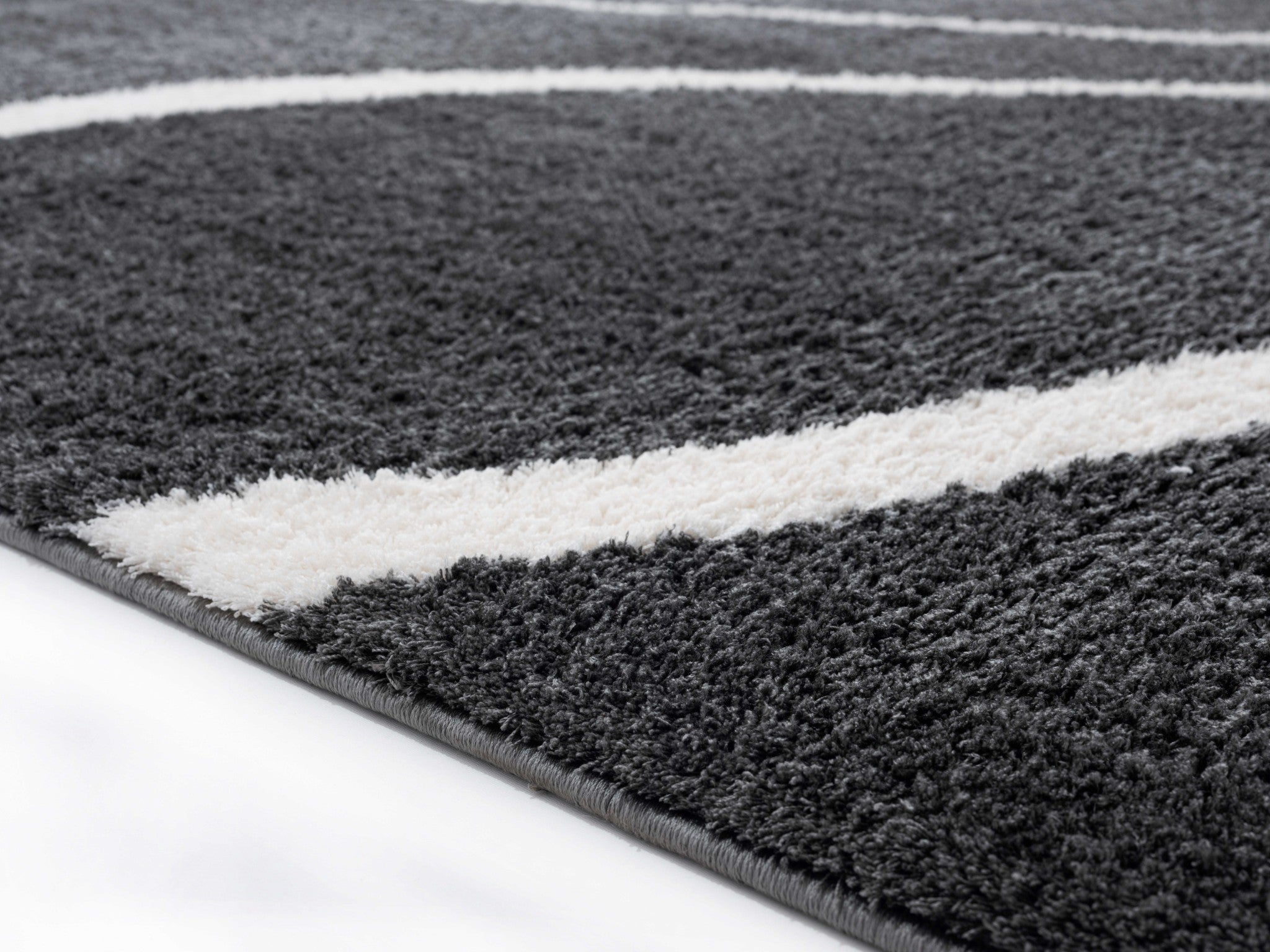 23" x 36" White Microfiber Polyester Accent Rug