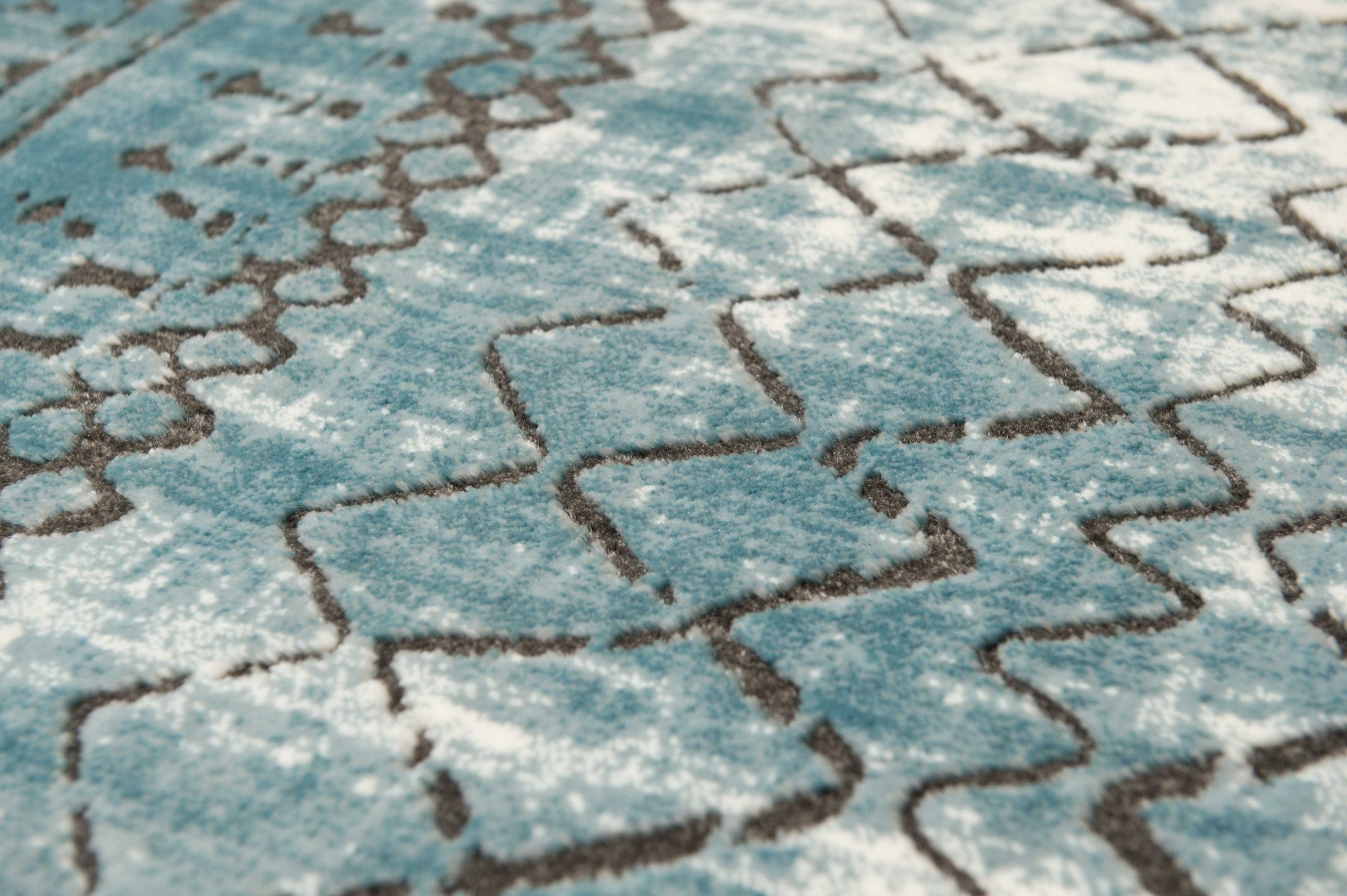 94" x 126" Aqua Polypropylene   Polyester Oversize Rug