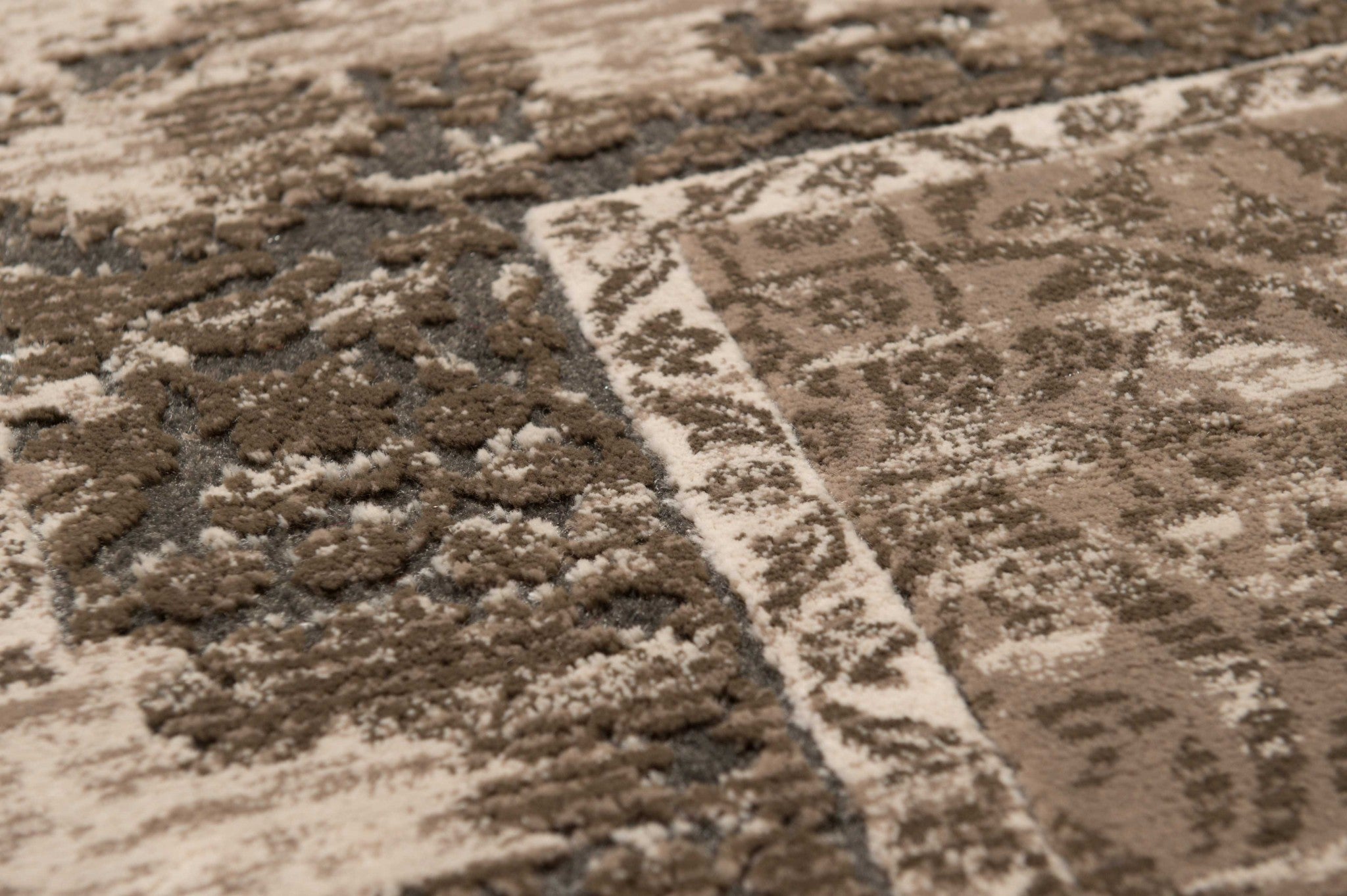 94" x 126" Taupe Polypropylene / Polyester Oversize Rug