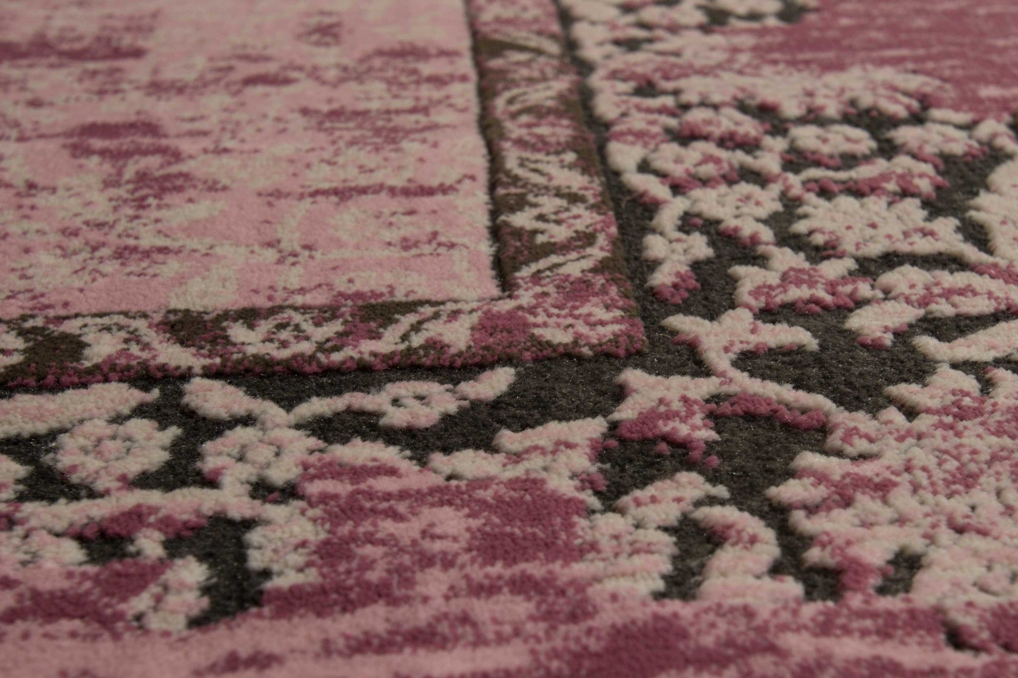 63" x 84" Mauve Polypropylene / Polyester Area Rug