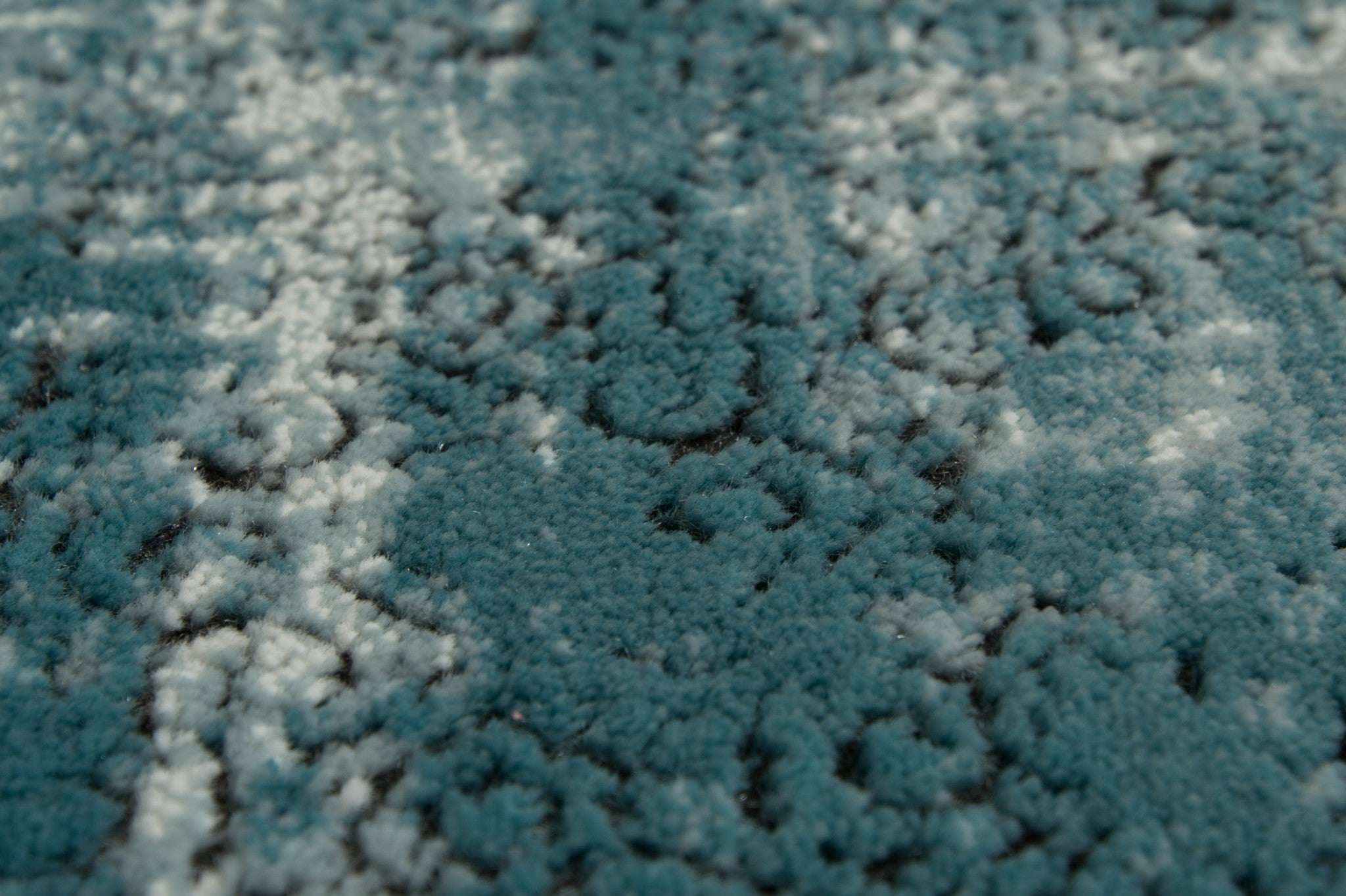 94" x 126" Aqua Polypropylene / Polyester Oversize Rug