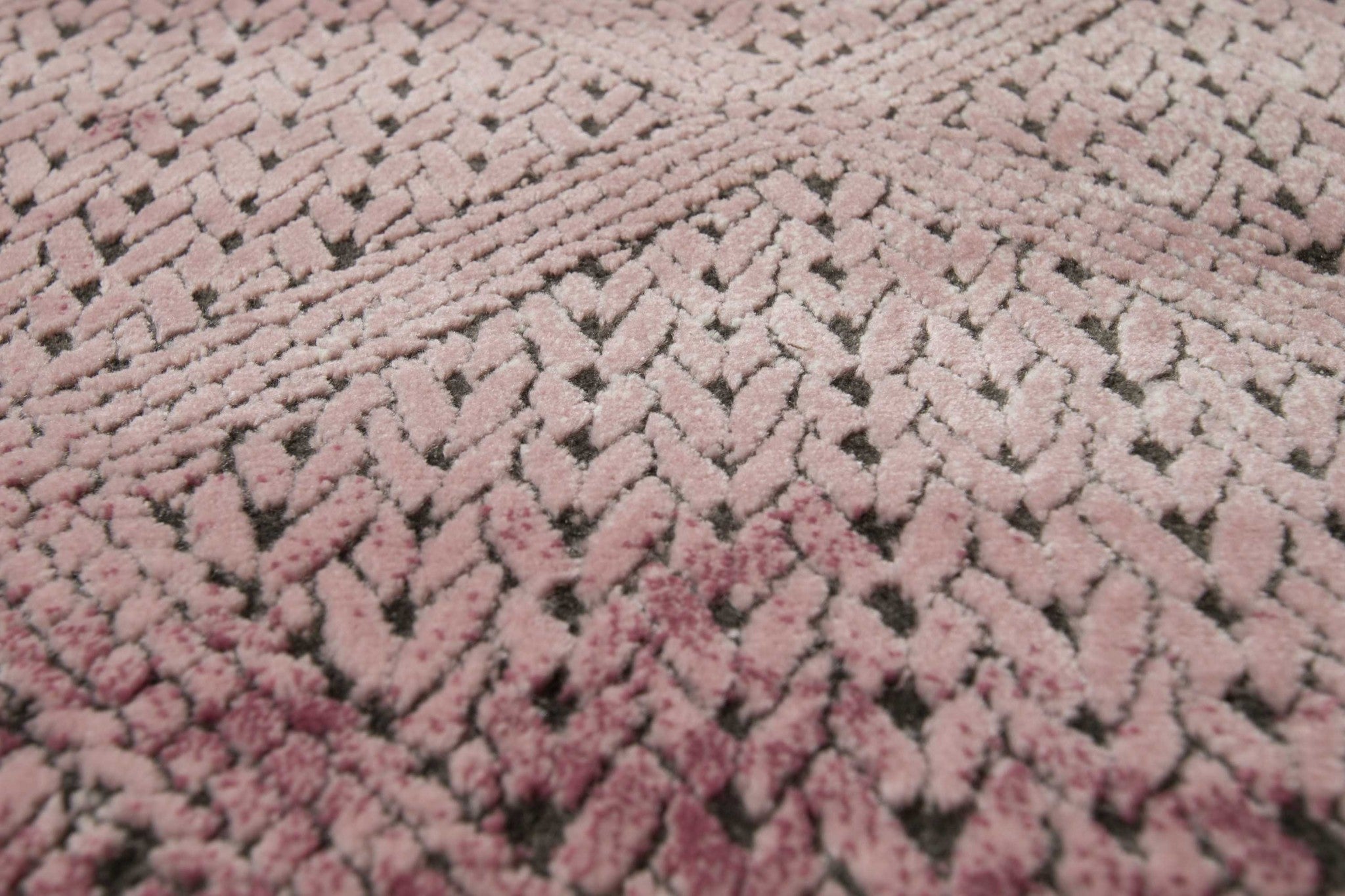 63" x 84" Mauve Polypropylene / Polyester Area Rug