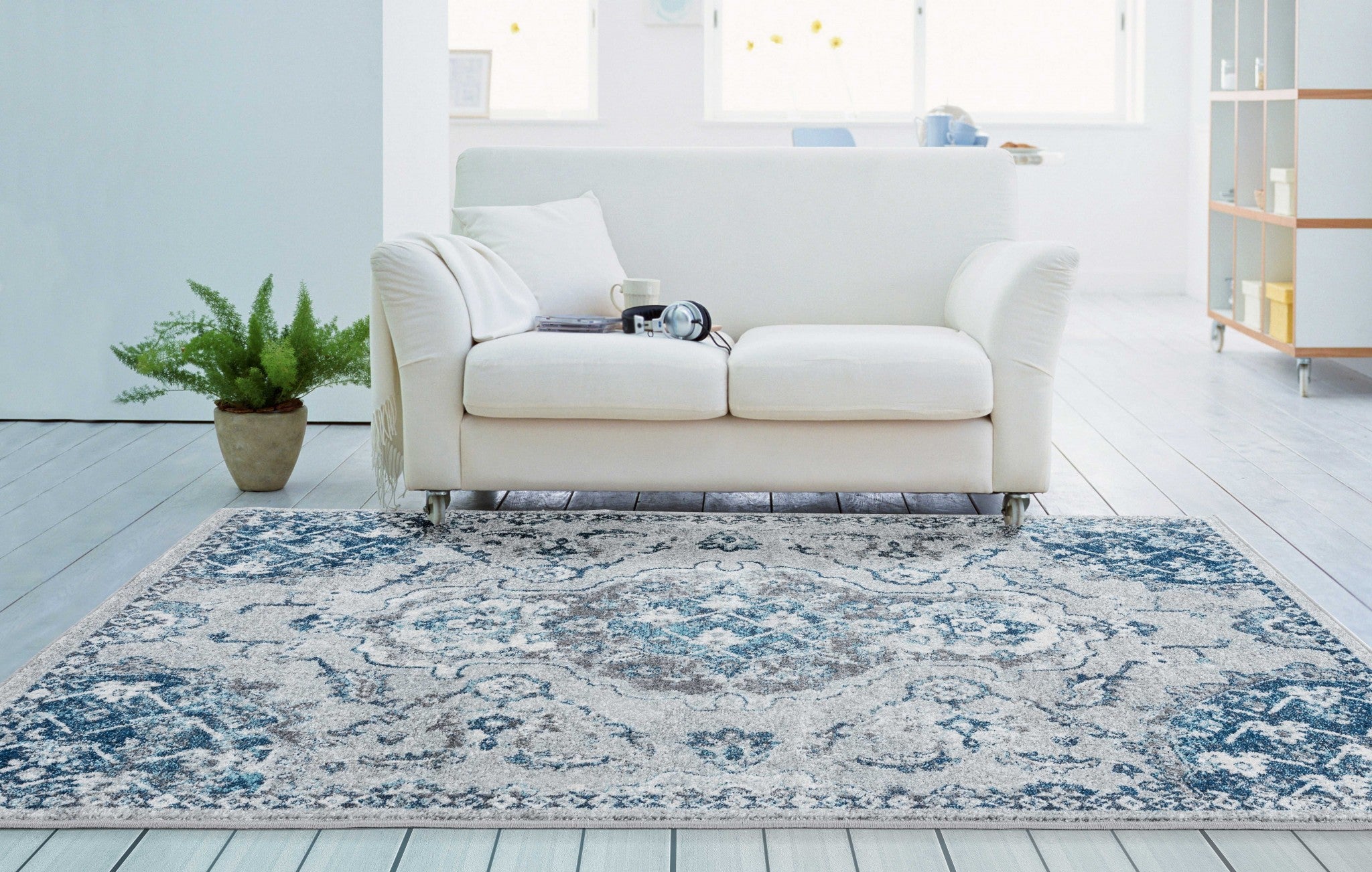 94" x 94" Grey Olefin Round Rug