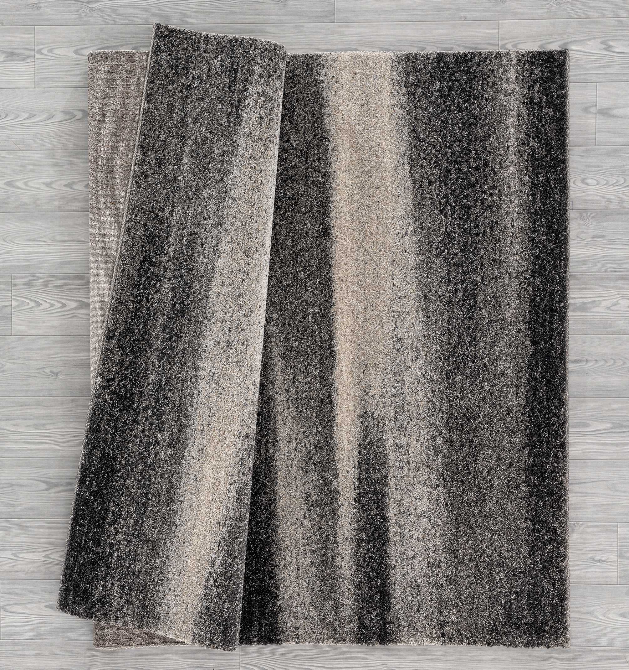 31" x 50" Grey Polypropylene Accent Rug