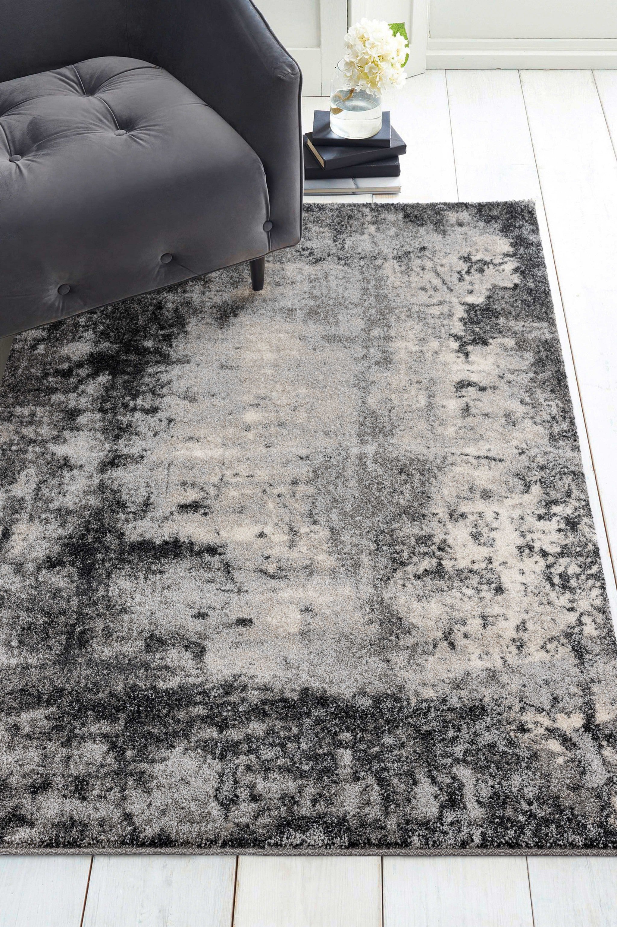 31" x 50" Grey Polypropylene Accent Rug