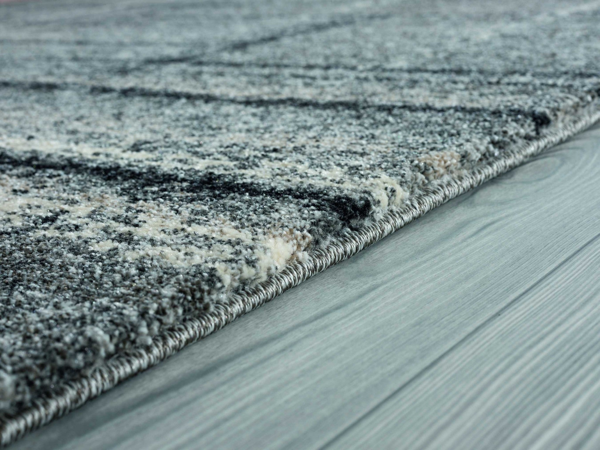 94" x 126" Grey Polypropylene Oversize Rug