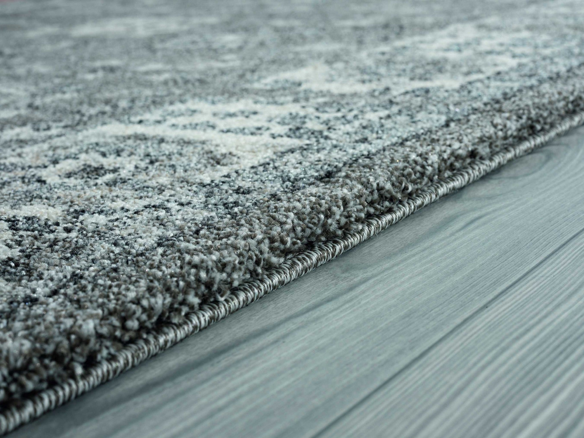 94" x 126" Grey Polypropylene Oversize Rug