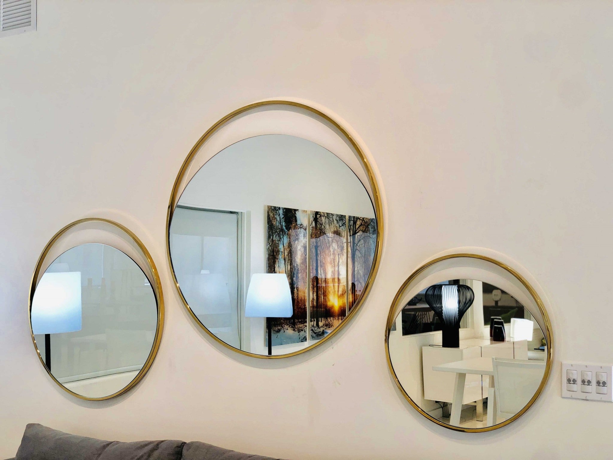 32" X 1.5" X Black Polished Gold Glass Medium Round Mirror