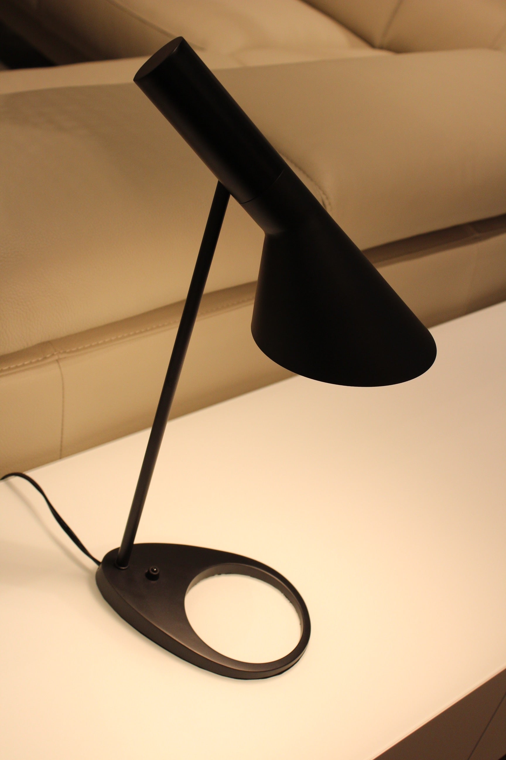14" X 22" Black Metal Table Lamp
