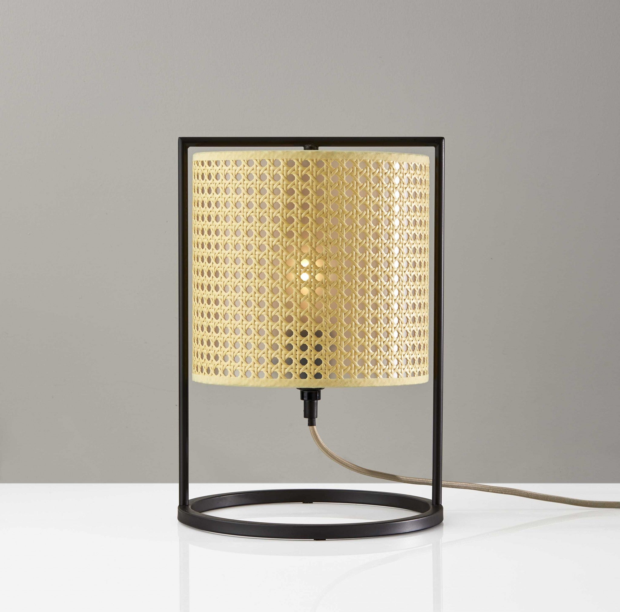 Fashionable Cane Shade Table Lantern Lamp