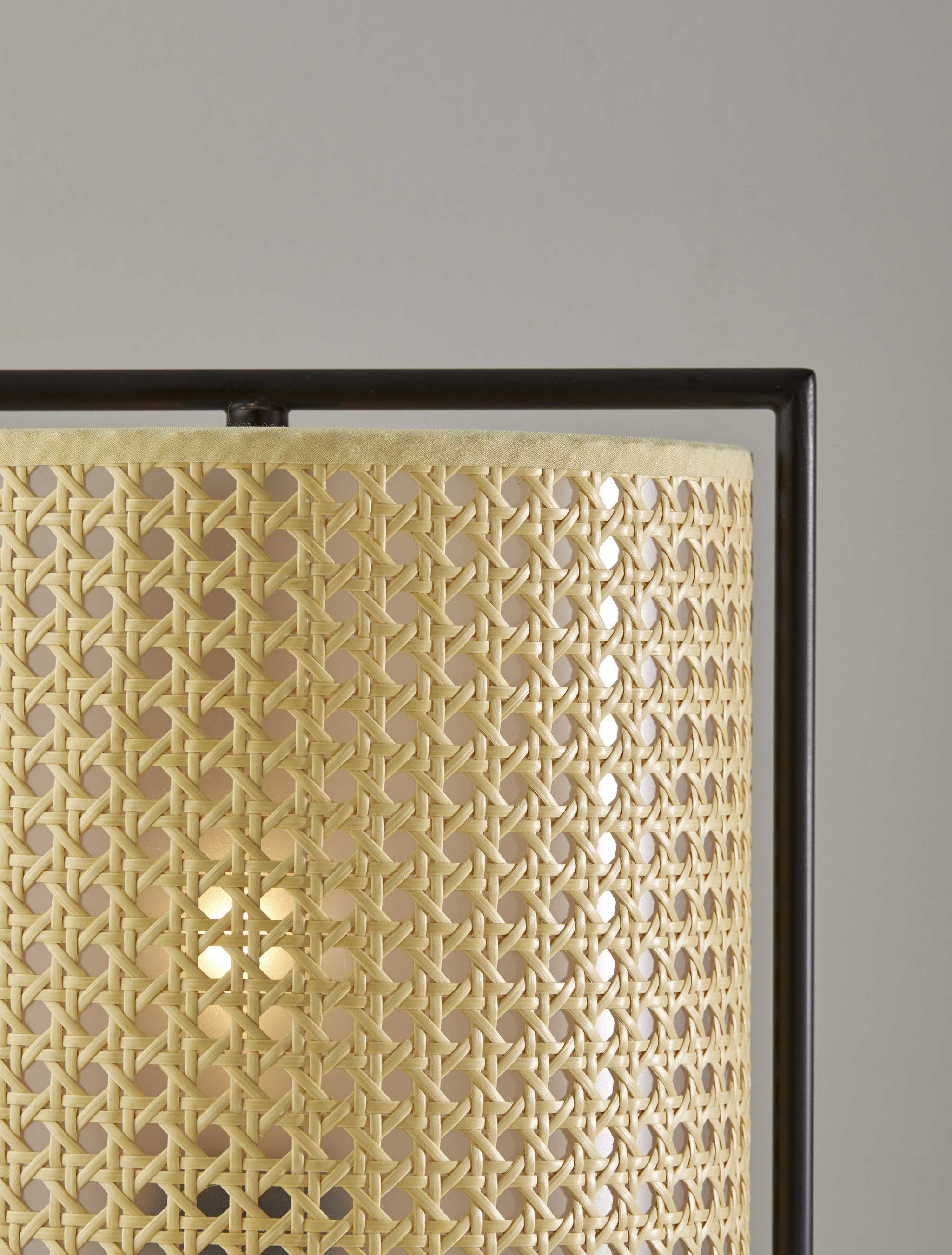 Fashionable Cane Shade Table Lantern Lamp