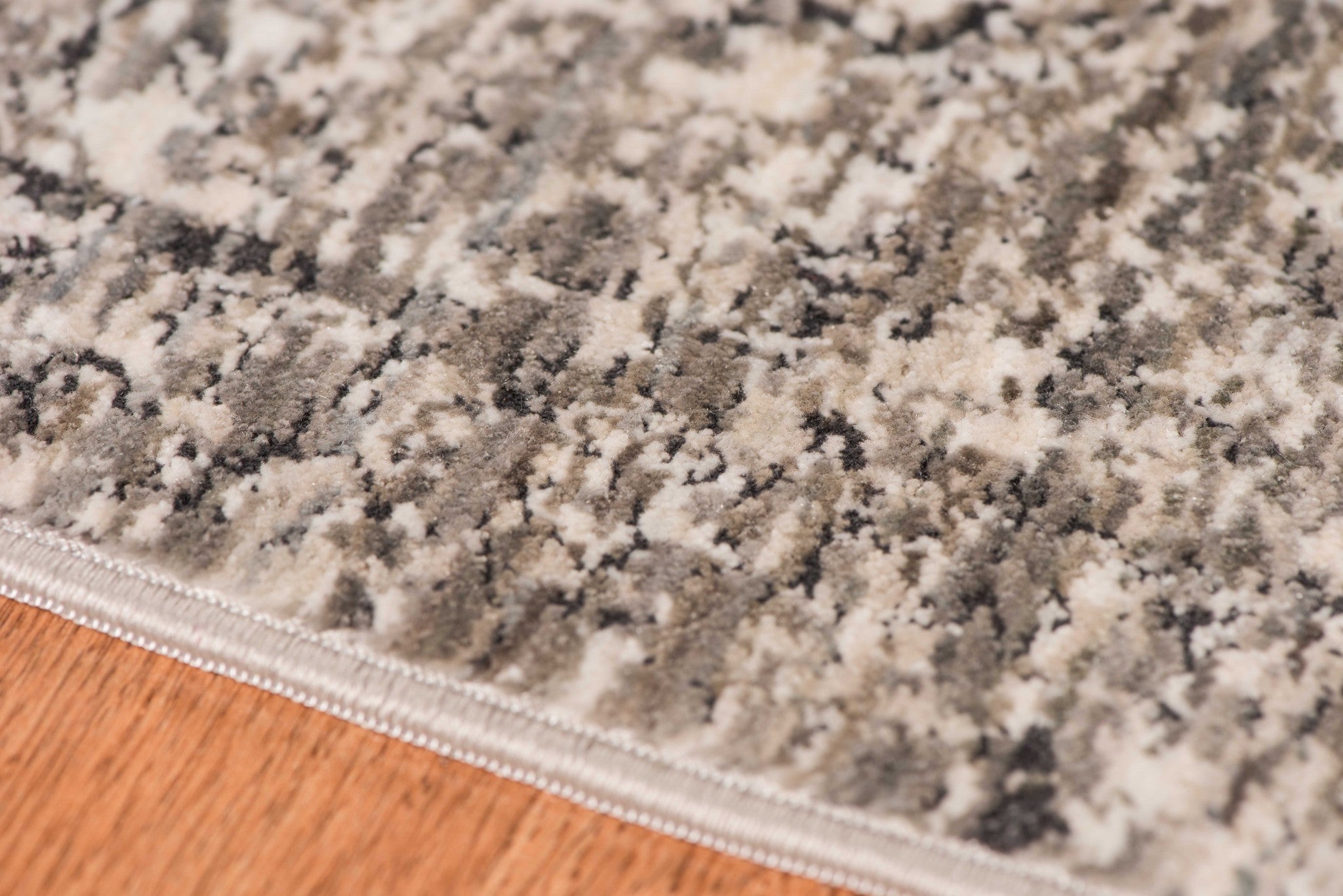 2.6" X8" X 0.38" Beige  Polyester Area Rug