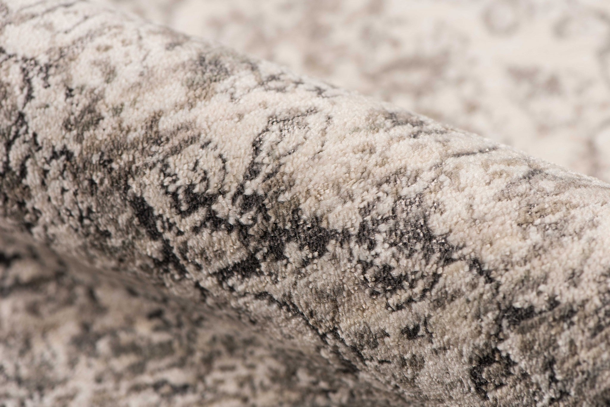 2.6" X8" X 0.38" Beige  Polyester Area Rug