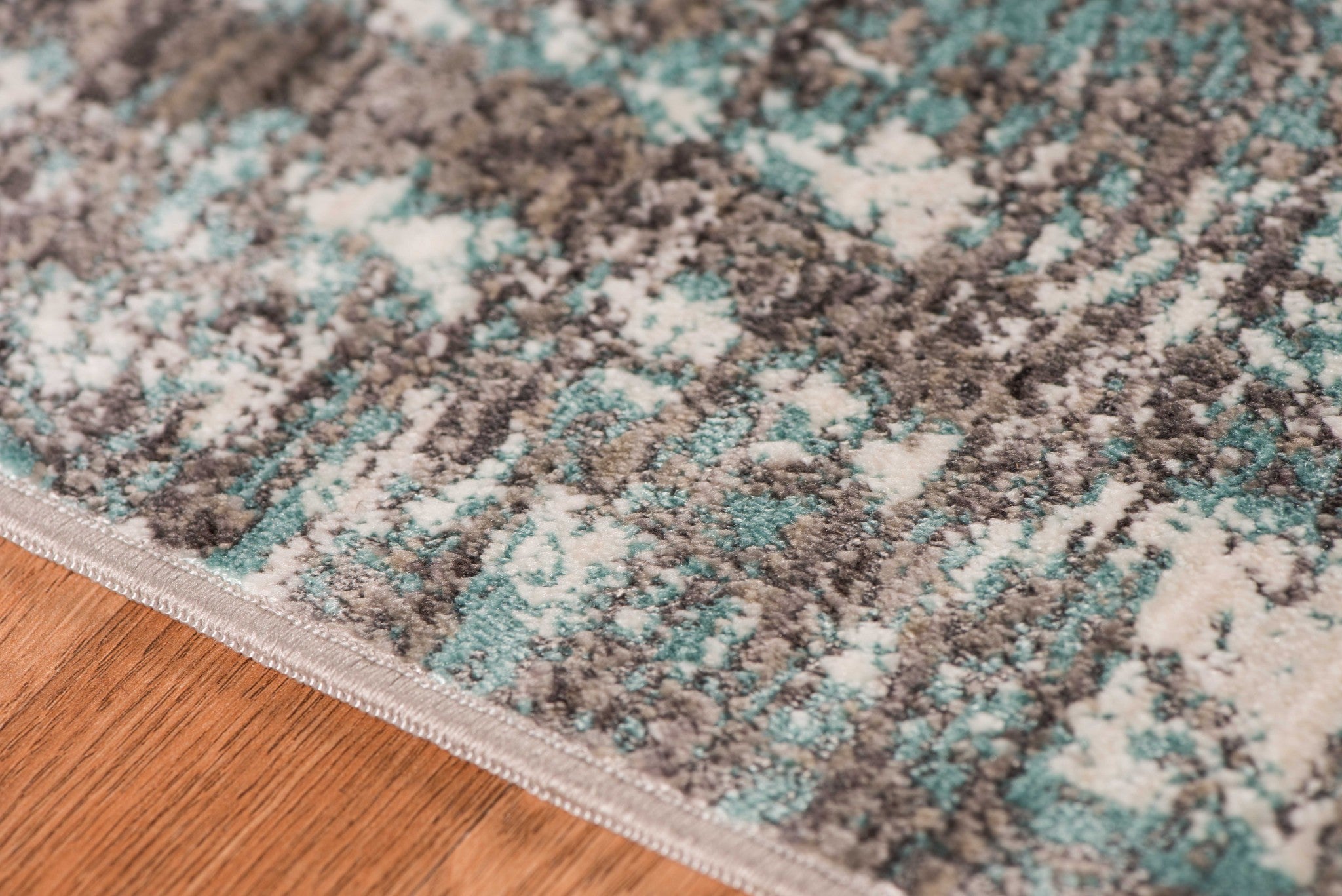 2.6" X8" X 0.38" Gray  Polyester Area Rug