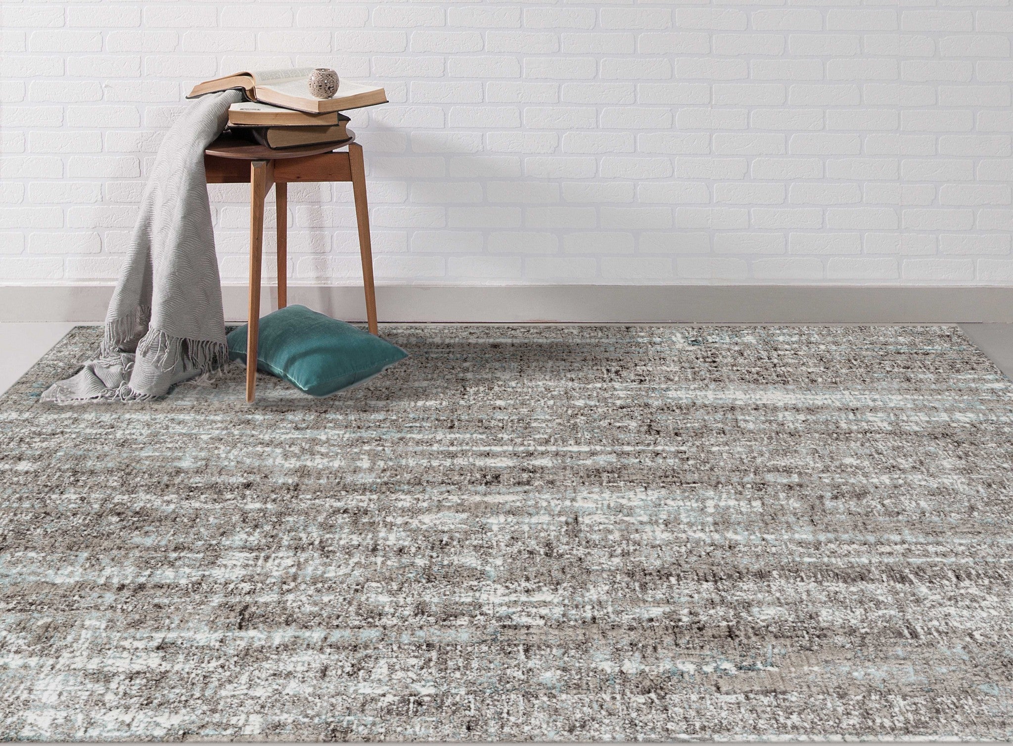 2.6" X8" X 0.38" Gray  Polyester Area Rug