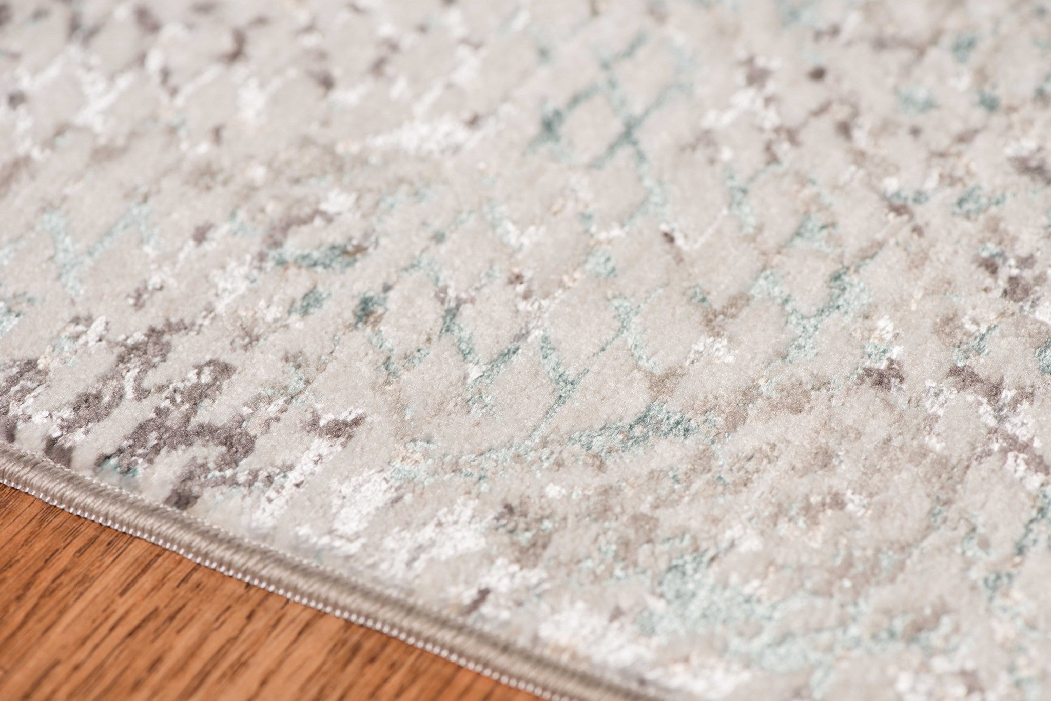 2.6" X8" X 0.38" Gray  Polyester Area Rug