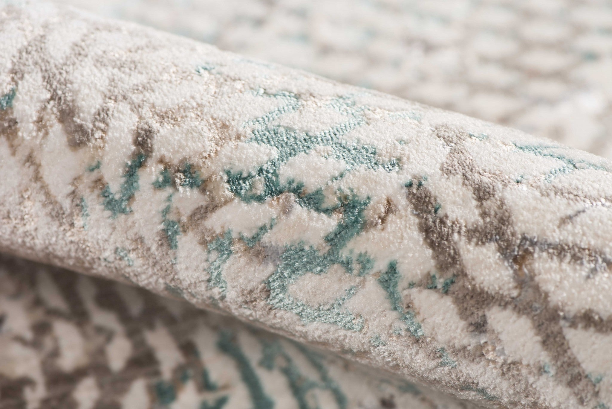 2.6" X8" X 0.38" Gray  Polyester Area Rug