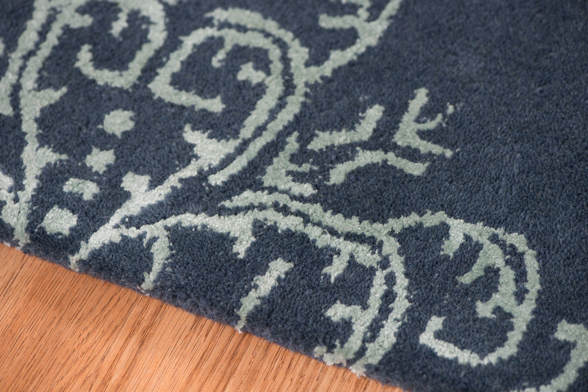 8" X11" X 0.5" Gray  Wool Area Rug