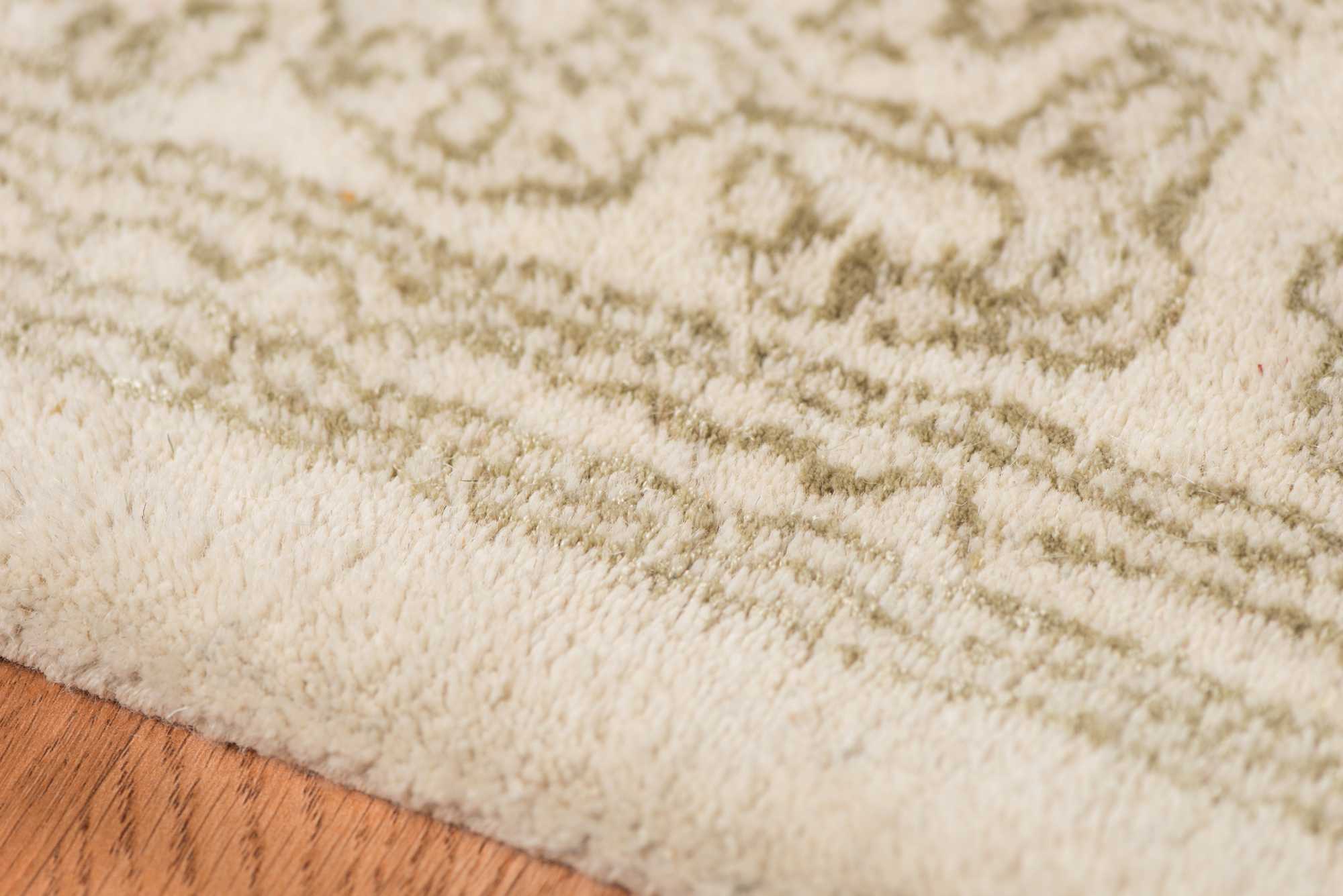 8" X11" X 0.5" Ivory/White  Wool Area Rug