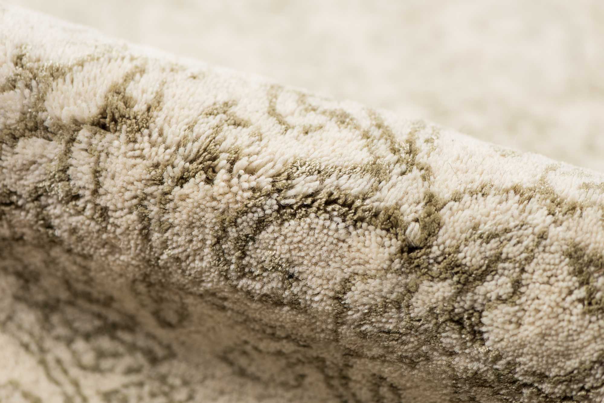 8" X11" X 0.5" Ivory/White  Wool Area Rug