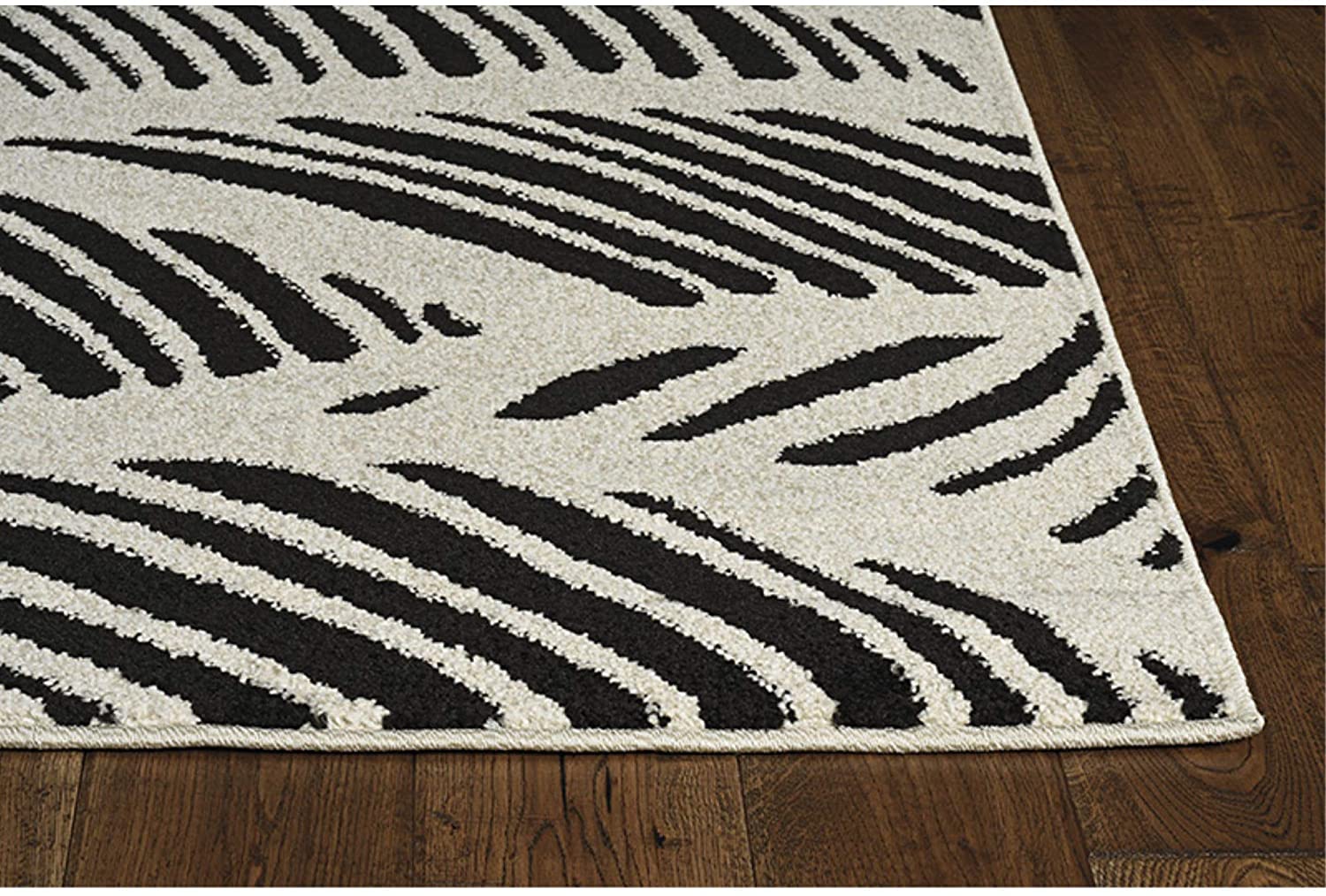 91" X 130" X 0.5" Black White Polypropelene Rug