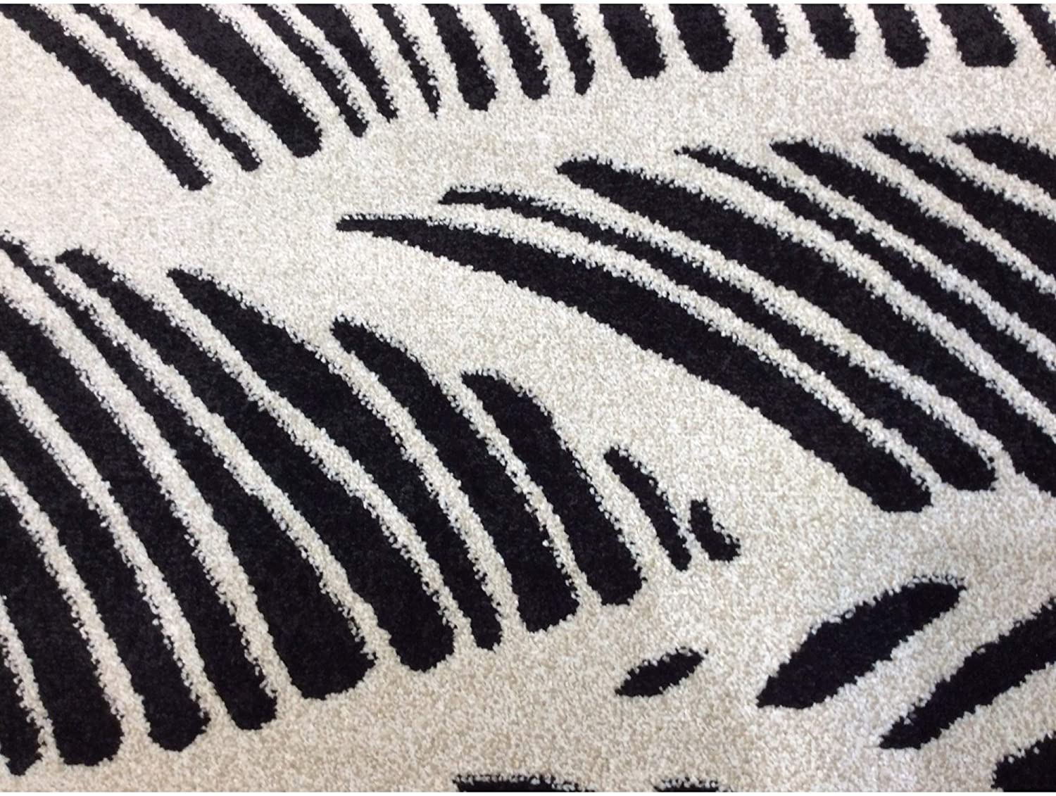 91" X 130" X 0.5" Black White Polypropelene Rug