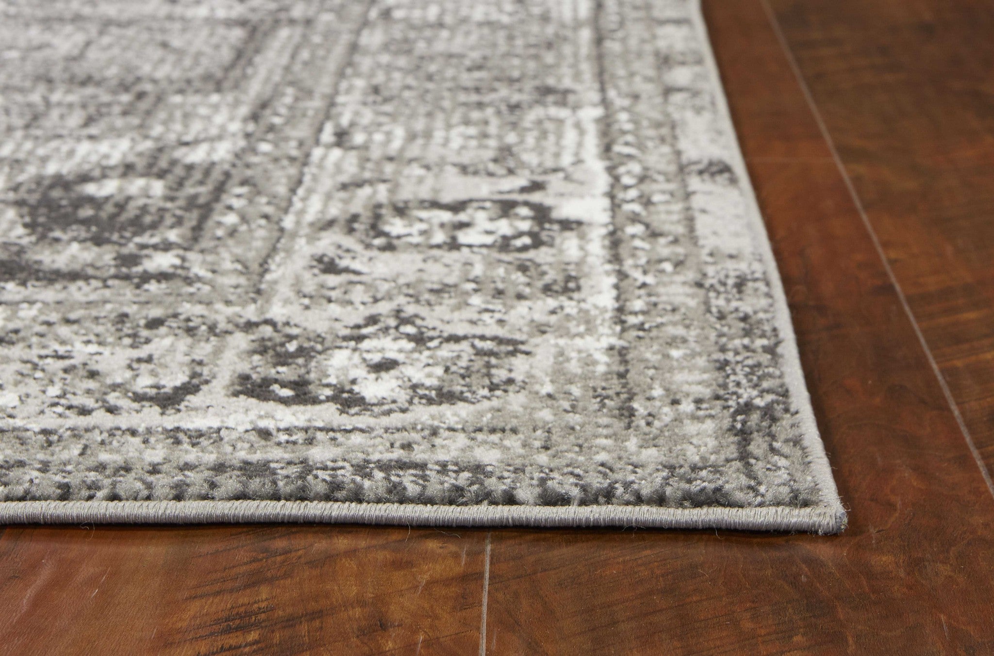 94" X 130" Grey Polypropelene Rug