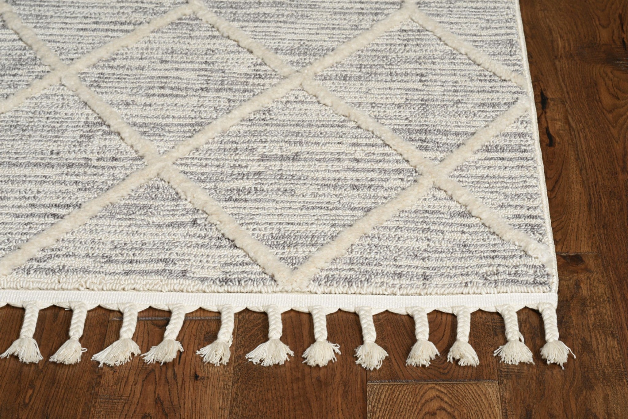 63" X 91" Ivory  Grey Polyester Rug