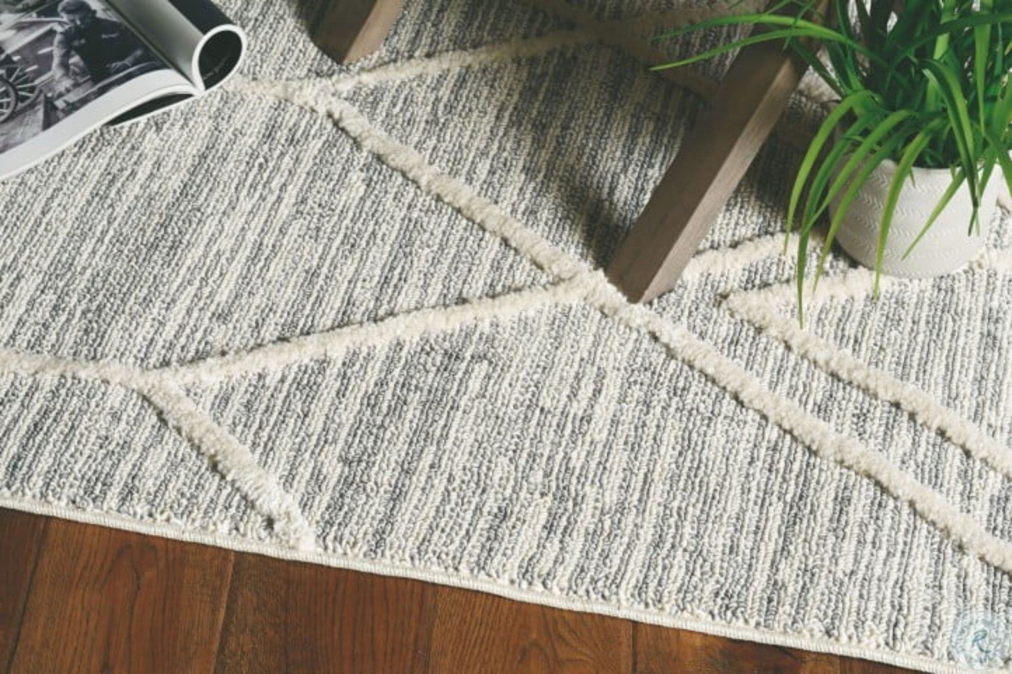 63" X 91" Ivory  Grey Polyester Rug