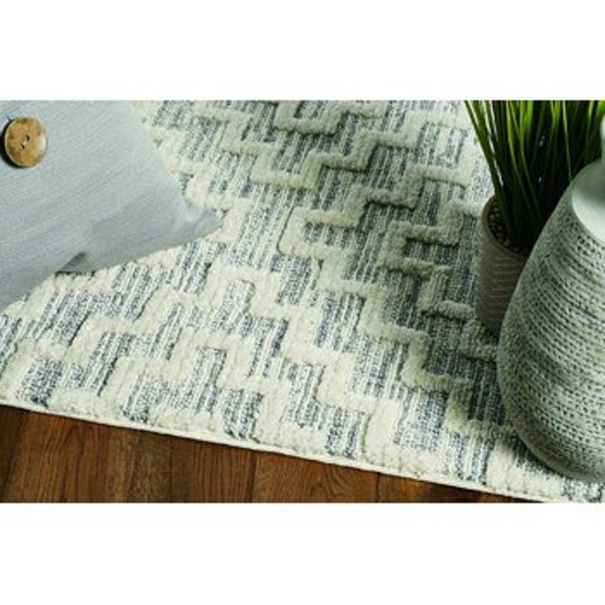 26" X 90" Ivory  Grey Polyester Rug
