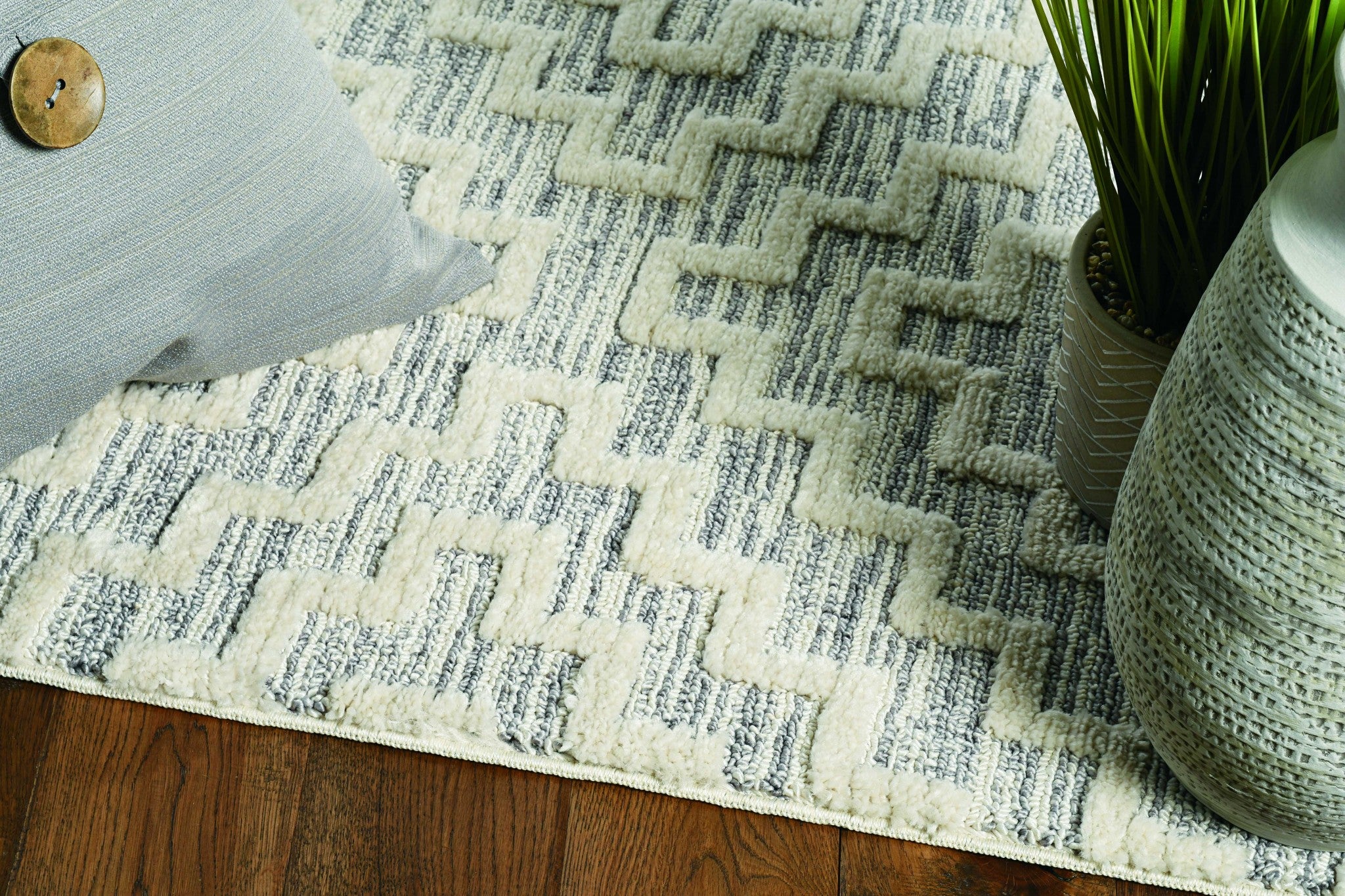 63" X 91" Ivory  Grey Polyester Rug