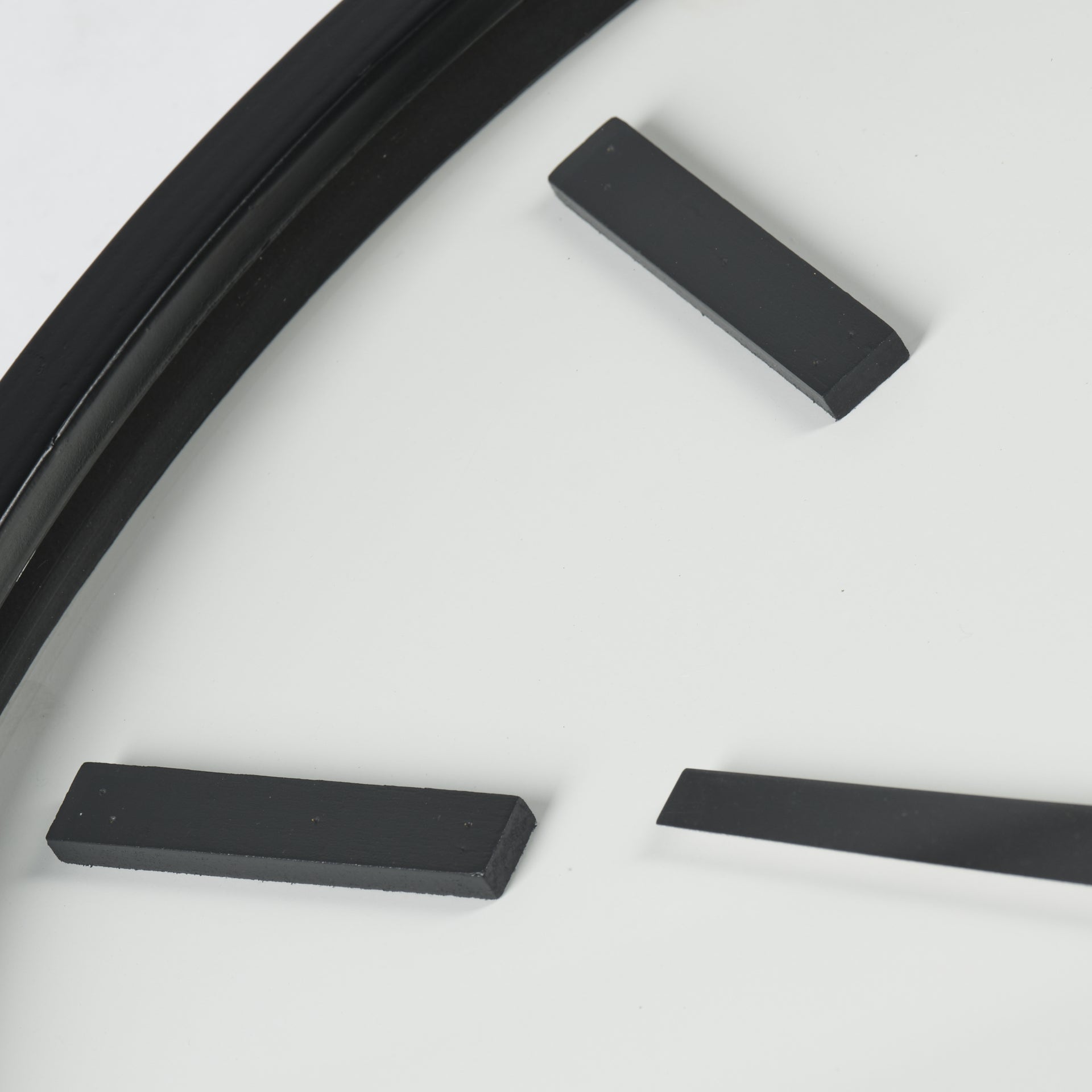 24" Round Large Modern Wall Clock w/ White Face and Non-Numarical Number