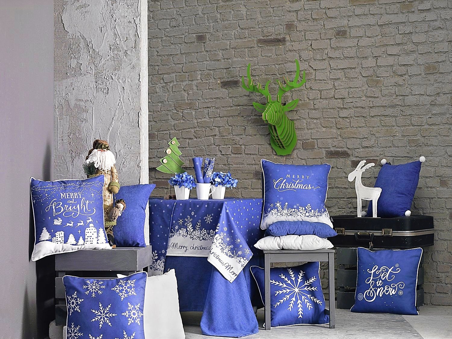 Set of 4 18" Christmas Snowflakes Throw Pillow Cover in Blue