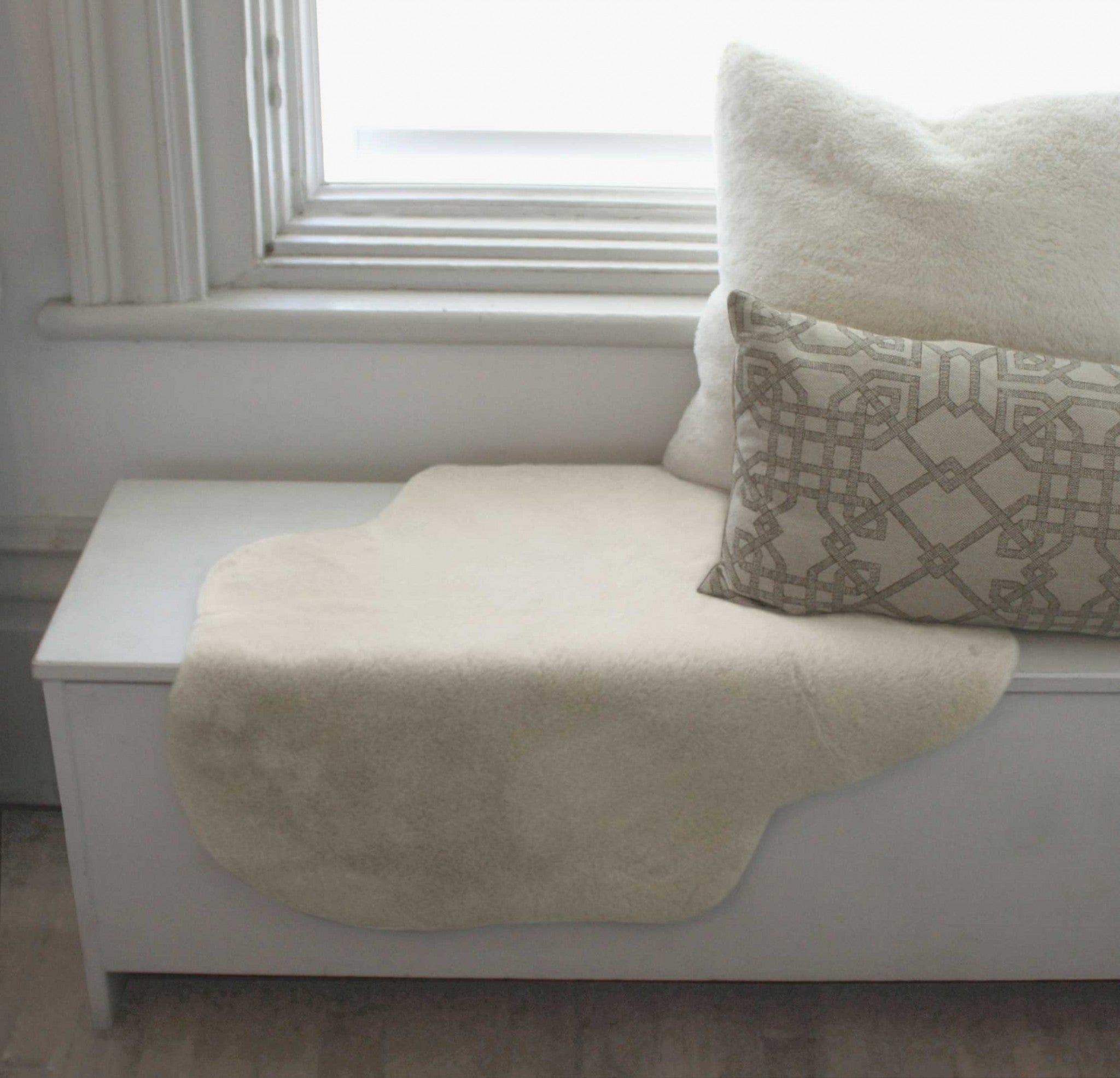 Luxe Faux Rabbit Fur Sheepskin Rug 2 x 3   - Ivory