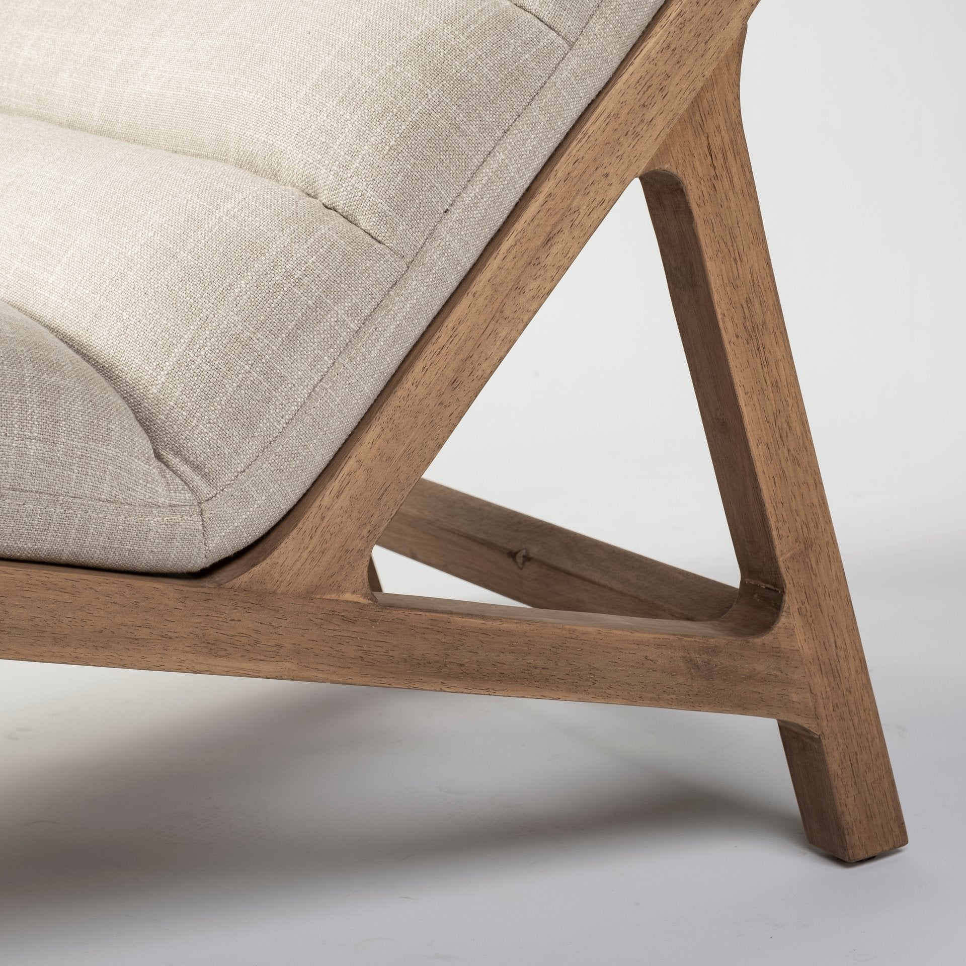 Modern Cream Fabric Upholstered Chaise Lounge Chair With Solid Wood Frame And Base