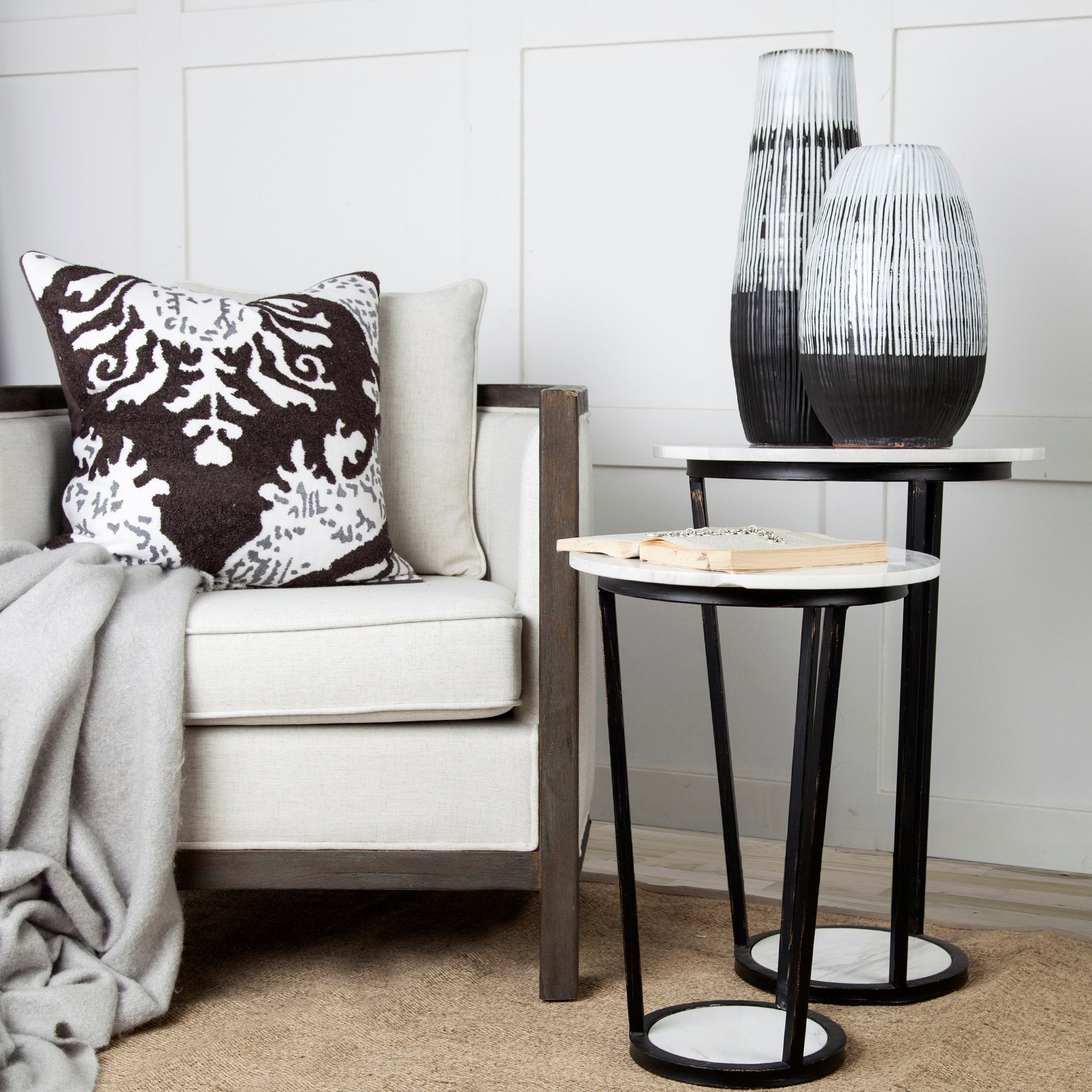 18" Round White Marble Top Accent Table with Black Metal Frame